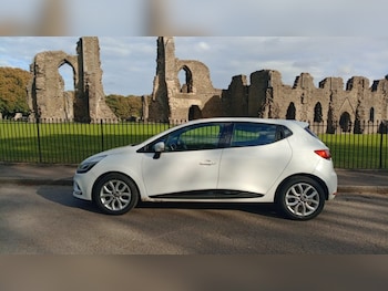 Used Renault Clio 2017 for sale - 76126062: Photo 2