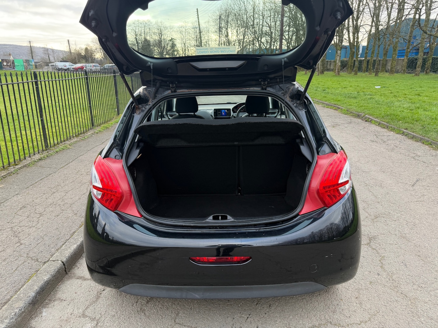 Used Peugeot 208 2013 for sale - 77069932: Photo 4