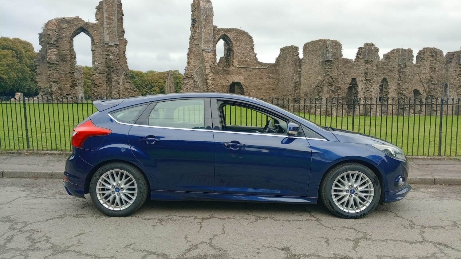 Used Ford Focus 2013 for sale - 76007173: Photo 2