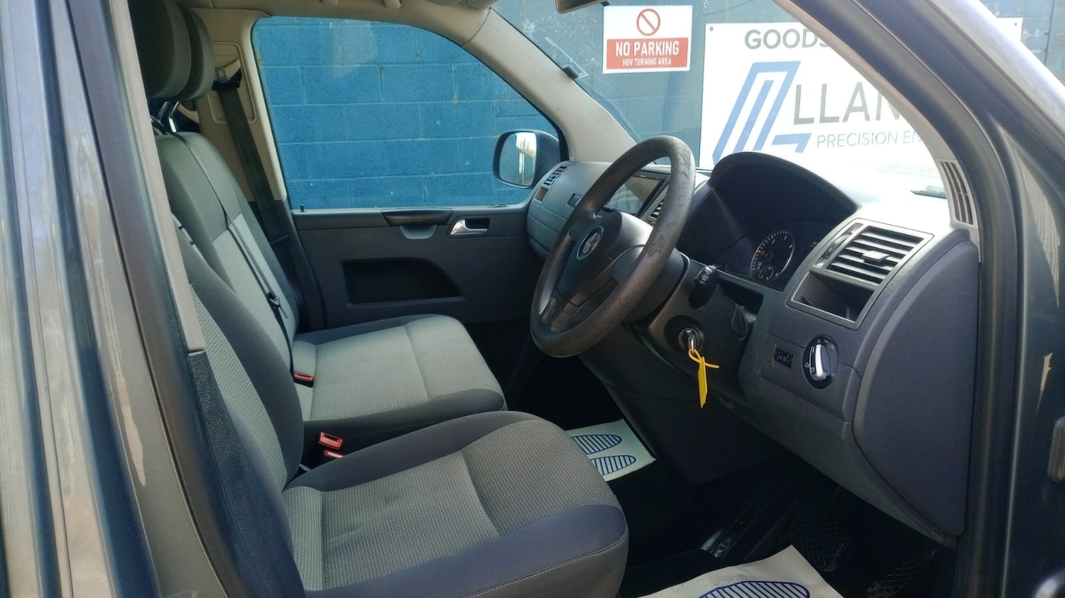 Used Volkswagen Transporter Shuttle 2015 for sale - 77930959: Photo 7