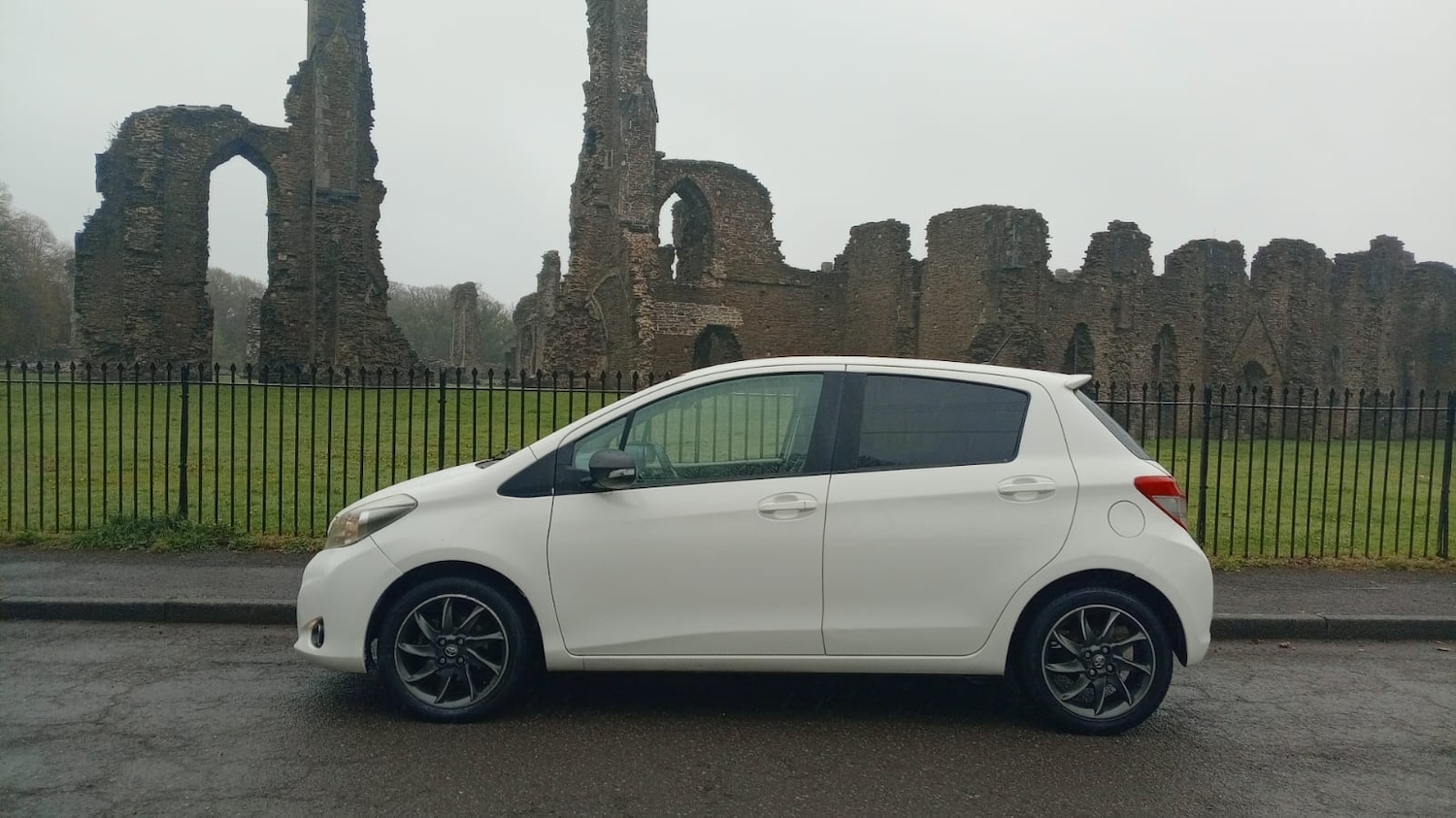 Used Toyota Yaris 2012 for sale - 78178041: Photo 2