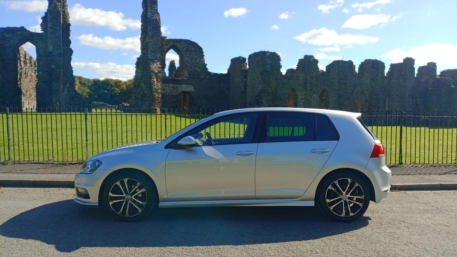 Used Volkswagen Golf 2016 for sale - 76044765: Photo 2