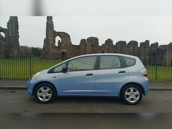 Used Honda Jazz 2010 for sale - 77579844: Photo