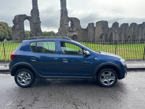 Used Dacia Sandero Stepway 2017 for sale - 75760944: Photo 2