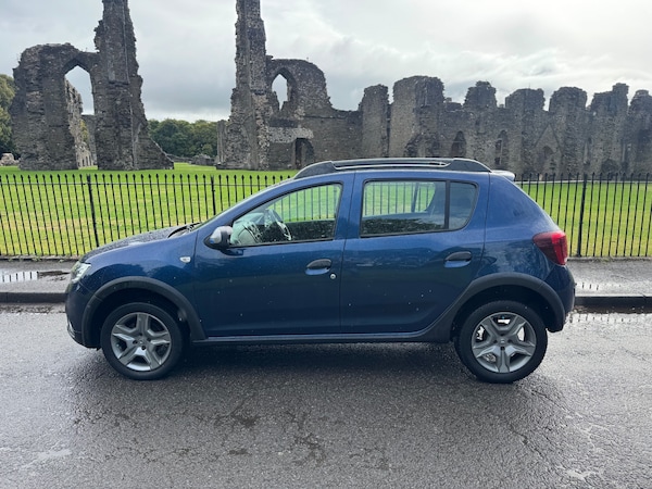 Used Dacia Sandero Stepway 2017 for sale - 75760944: Photo 9
