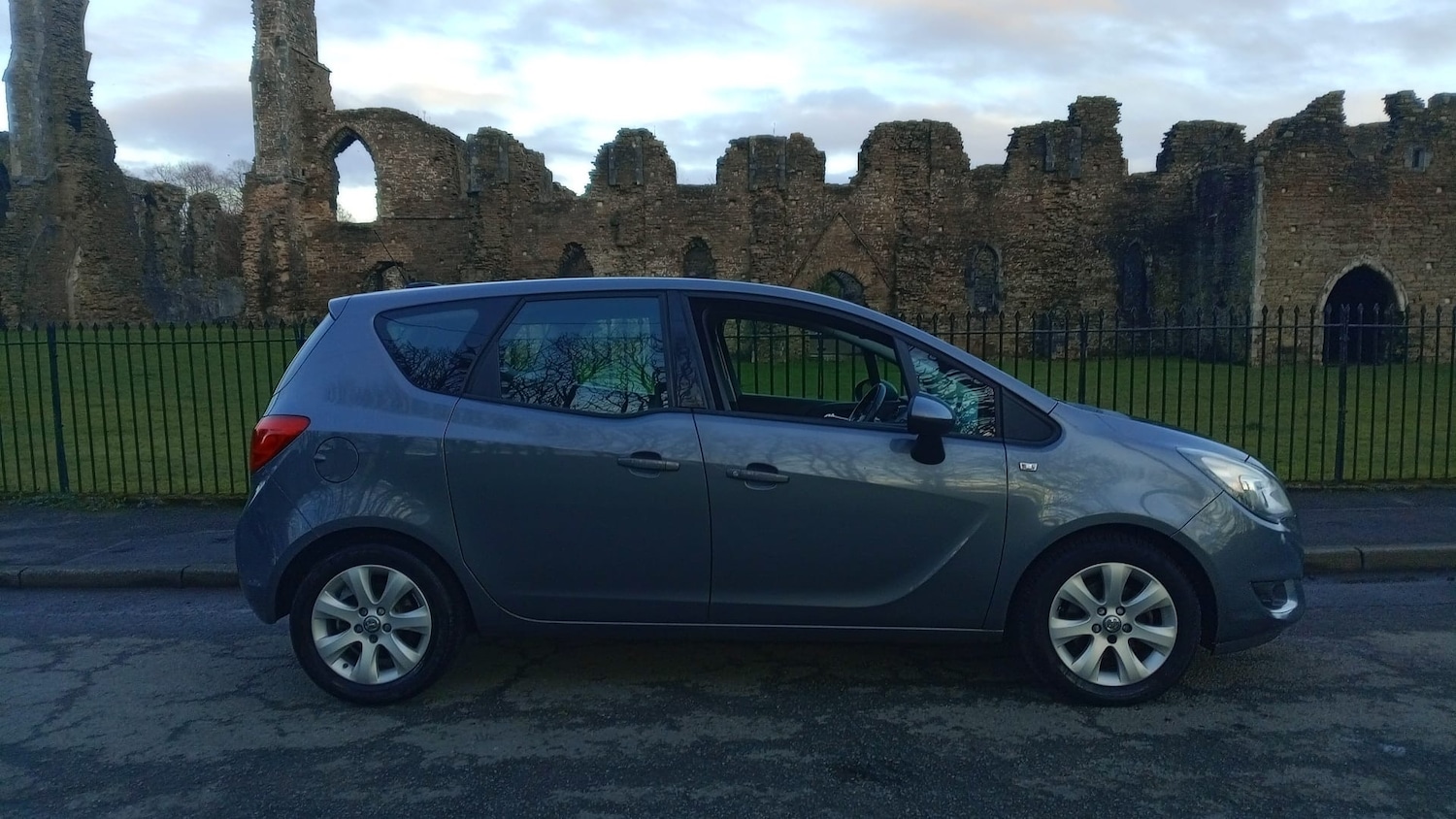 Used Vauxhall Meriva 2017 for sale - 77354003: Photo 2