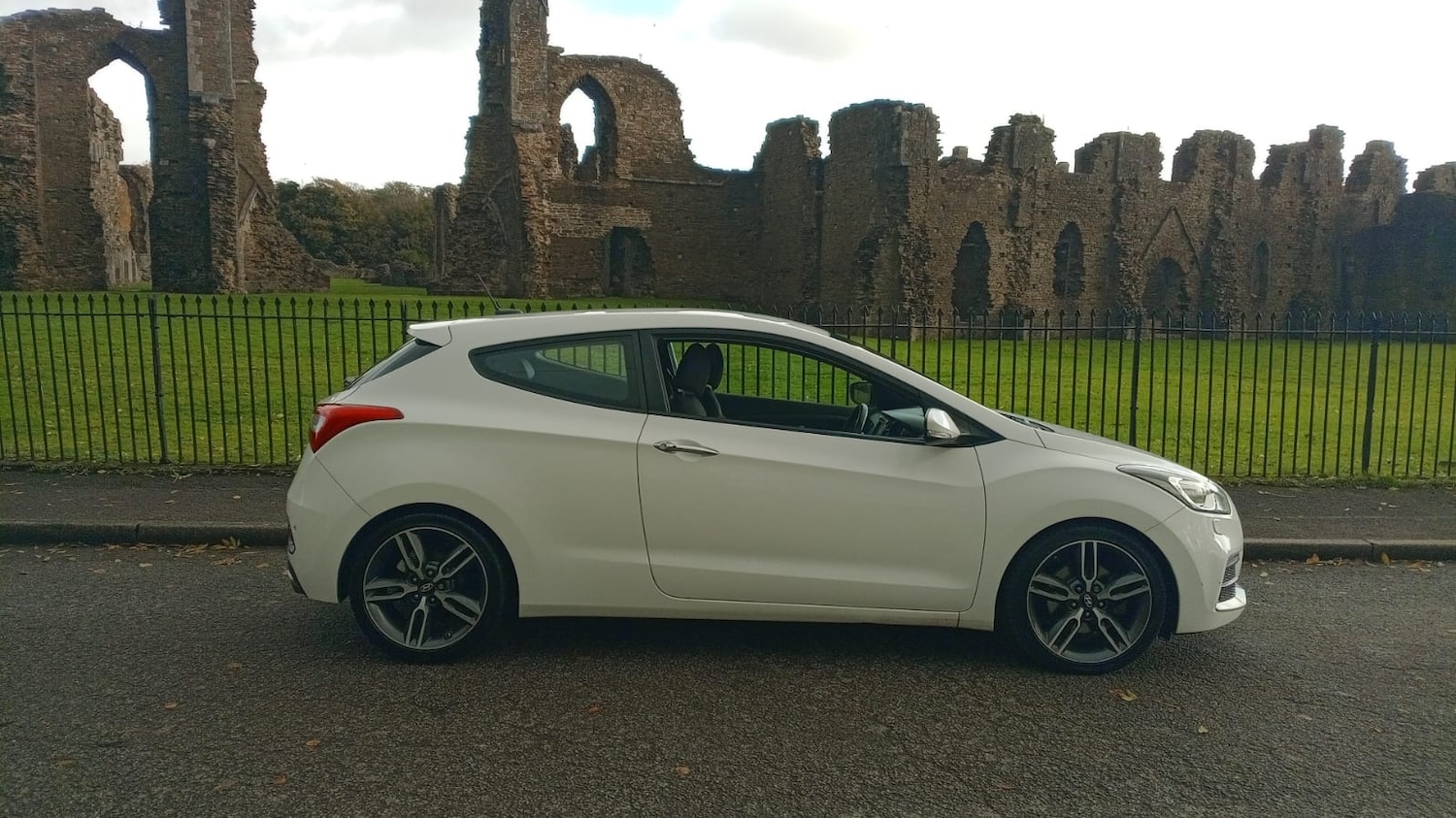 Used Hyundai i30 2015 for sale - 76364901: Photo 2