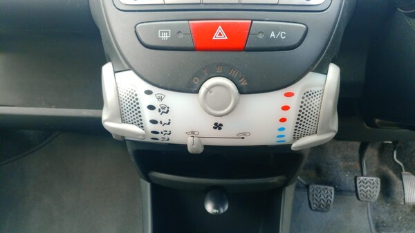 Used Toyota AYGO 2013 for sale - 76206609: Photo 19