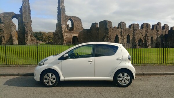 Used Toyota AYGO 2013 for sale - 76206609: Photo 4