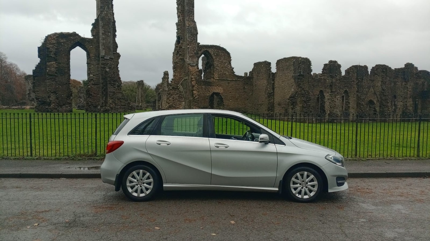 Used Mercedes-Benz B Class 2015 for sale - 76541163: Photo 2