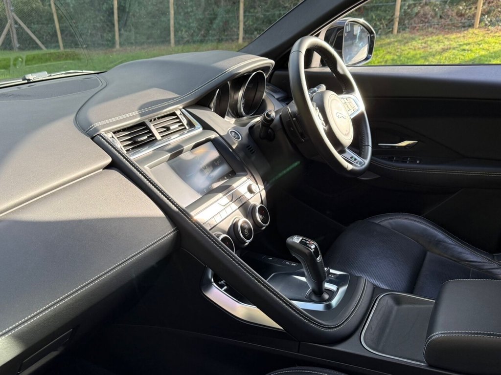 Used Jaguar E-Pace 2018 for sale - 76686359: Photo 18