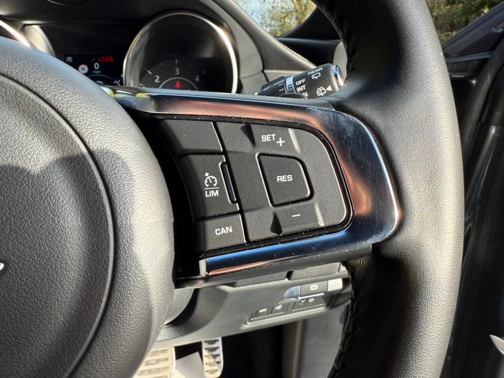 Used Jaguar E-Pace 2018 for sale - 76686359: Photo 32