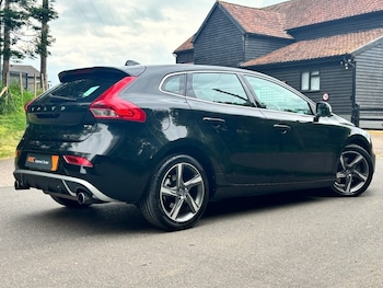 Used Volvo V40 2016 for sale - 78658107: Photo