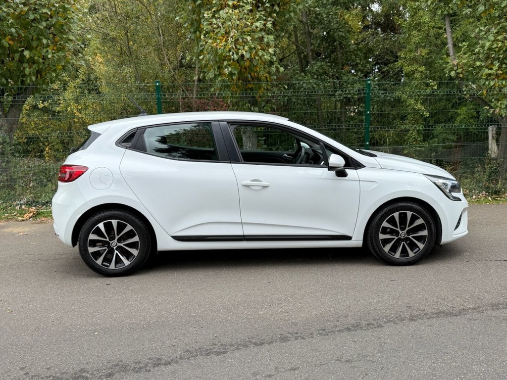 Used Renault Clio 2022 for sale - 76563131: Photo 11