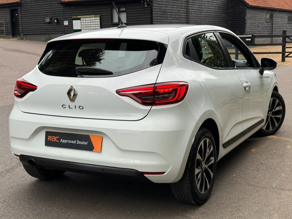 Used Renault Clio 2022 for sale - 76563131: Photo 2