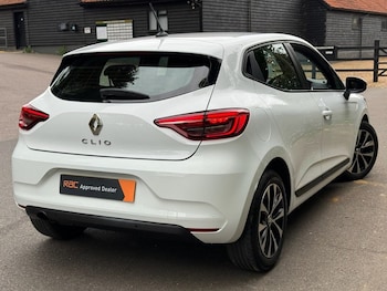 Used Renault Clio 2022 for sale - 76563131: Photo