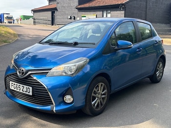 Used Toyota Yaris 2015 for sale - 79300687: Photo