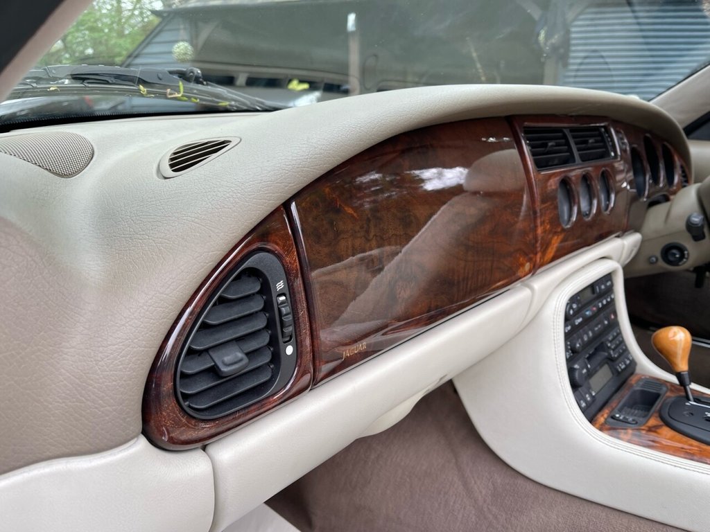 Used Jaguar XK8 2001 for sale - 70538345: Photo 40