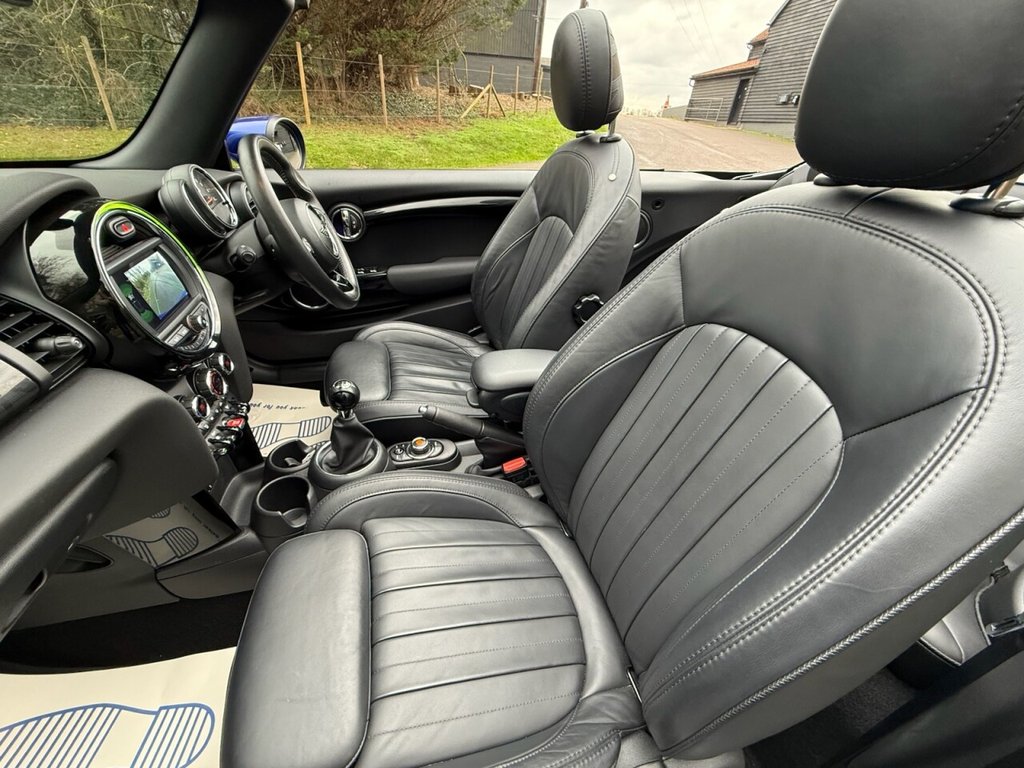 Used MINI Convertible 2019 for sale - 76901161: Photo 32