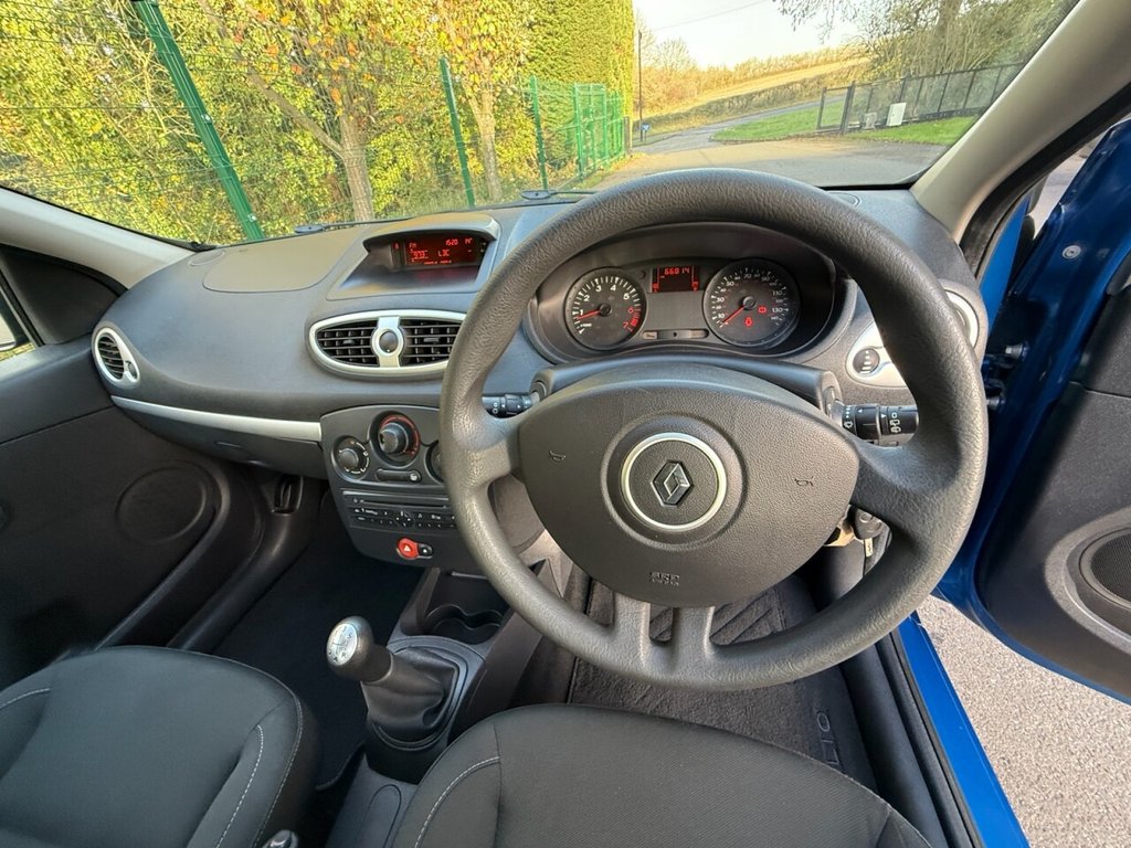 Used Renault Clio 2009 for sale - 76570060: Photo 26