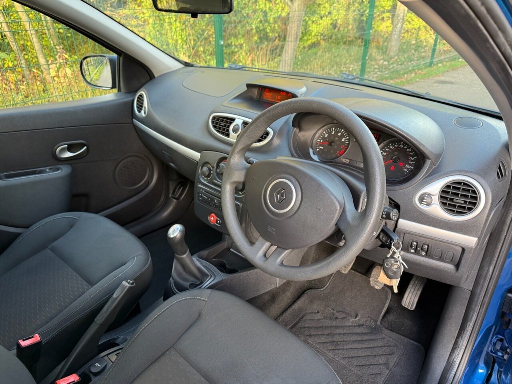 Used Renault Clio 2009 for sale - 76570060: Photo 28