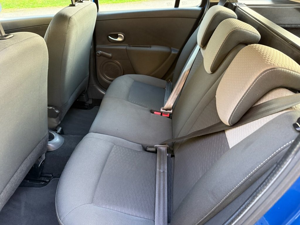 Used Renault Clio 2009 for sale - 76570060: Photo 31