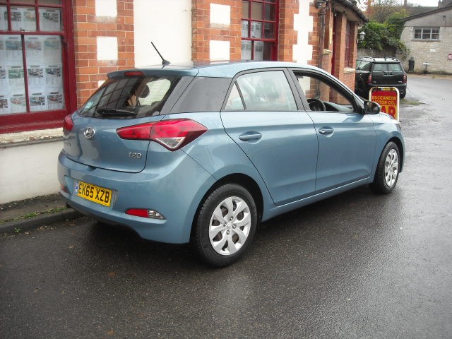 Used Hyundai i20 2015 for sale - 76588737: Photo 3