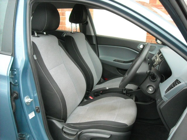 Used Hyundai i20 2015 for sale - 76588737: Photo 4