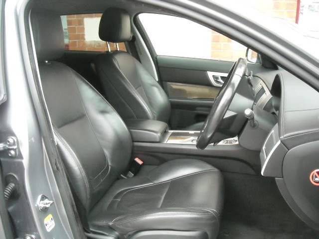 Used Jaguar XF 2014 for sale - 76313787: Photo 4
