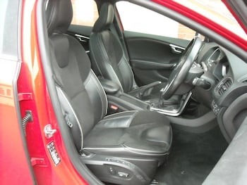 Used Volvo V40 2016 for sale - 78978140: Photo