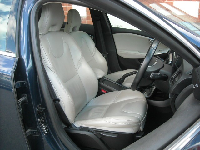 Used Volvo V40 2012 for sale - 78111713: Photo 4