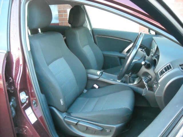 Used Toyota Avensis 2013 for sale - 77236236: Photo 4