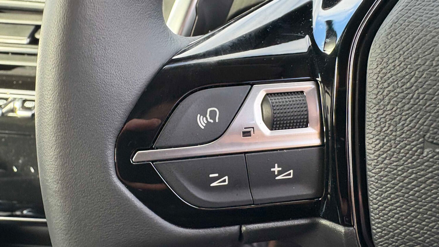 Used Peugeot 2008 2022 for sale - 77861461: Photo 8