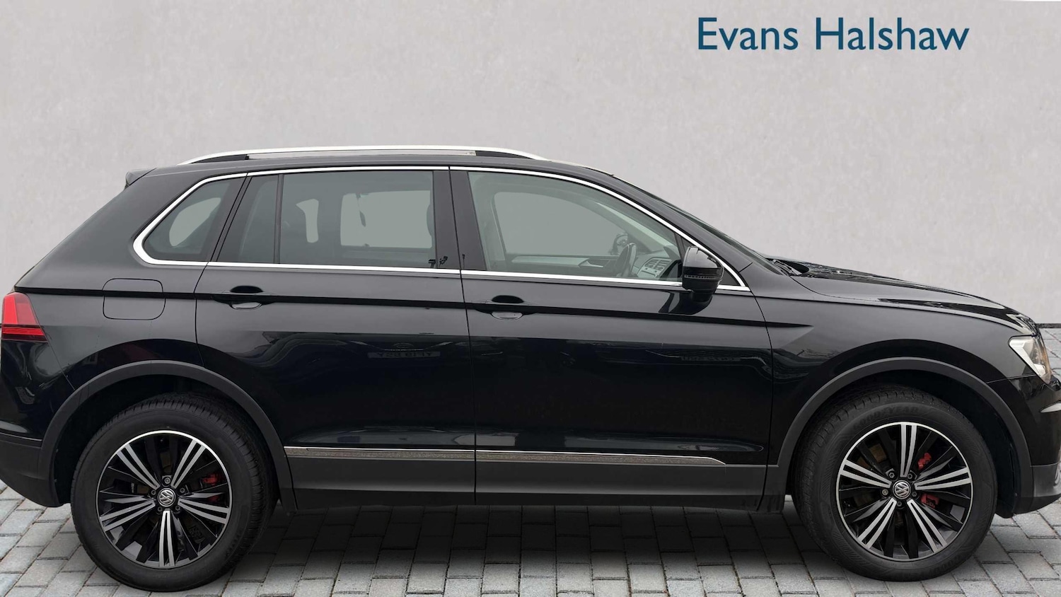 Used Volkswagen Tiguan for sale - 77859805: Photo 3