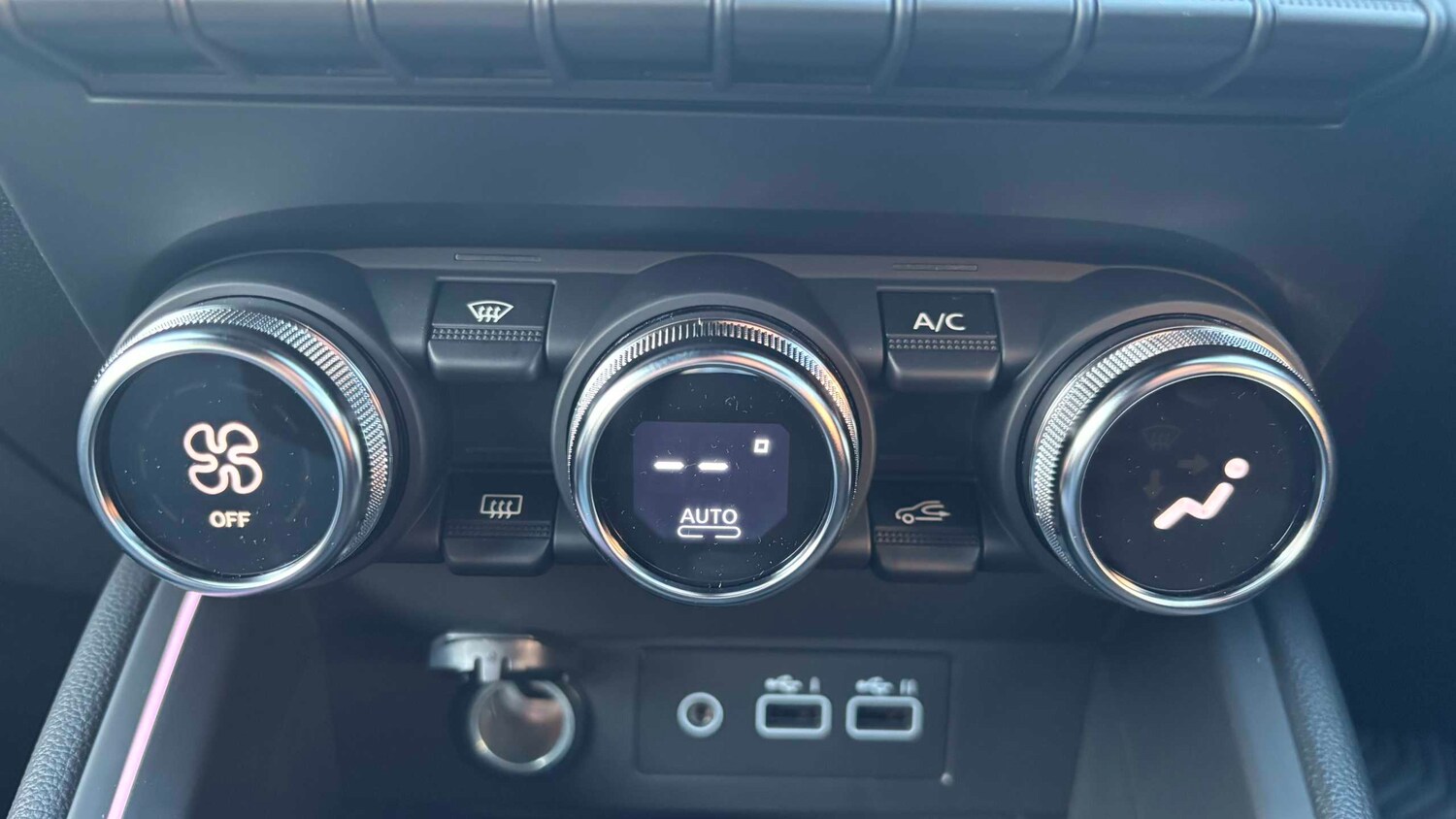 Used Renault Clio for sale - 77860527: Photo 30