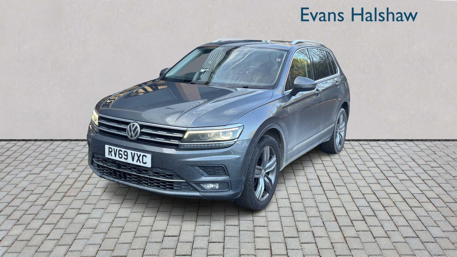 Used Volkswagen Tiguan for sale - 77860644: Photo 2