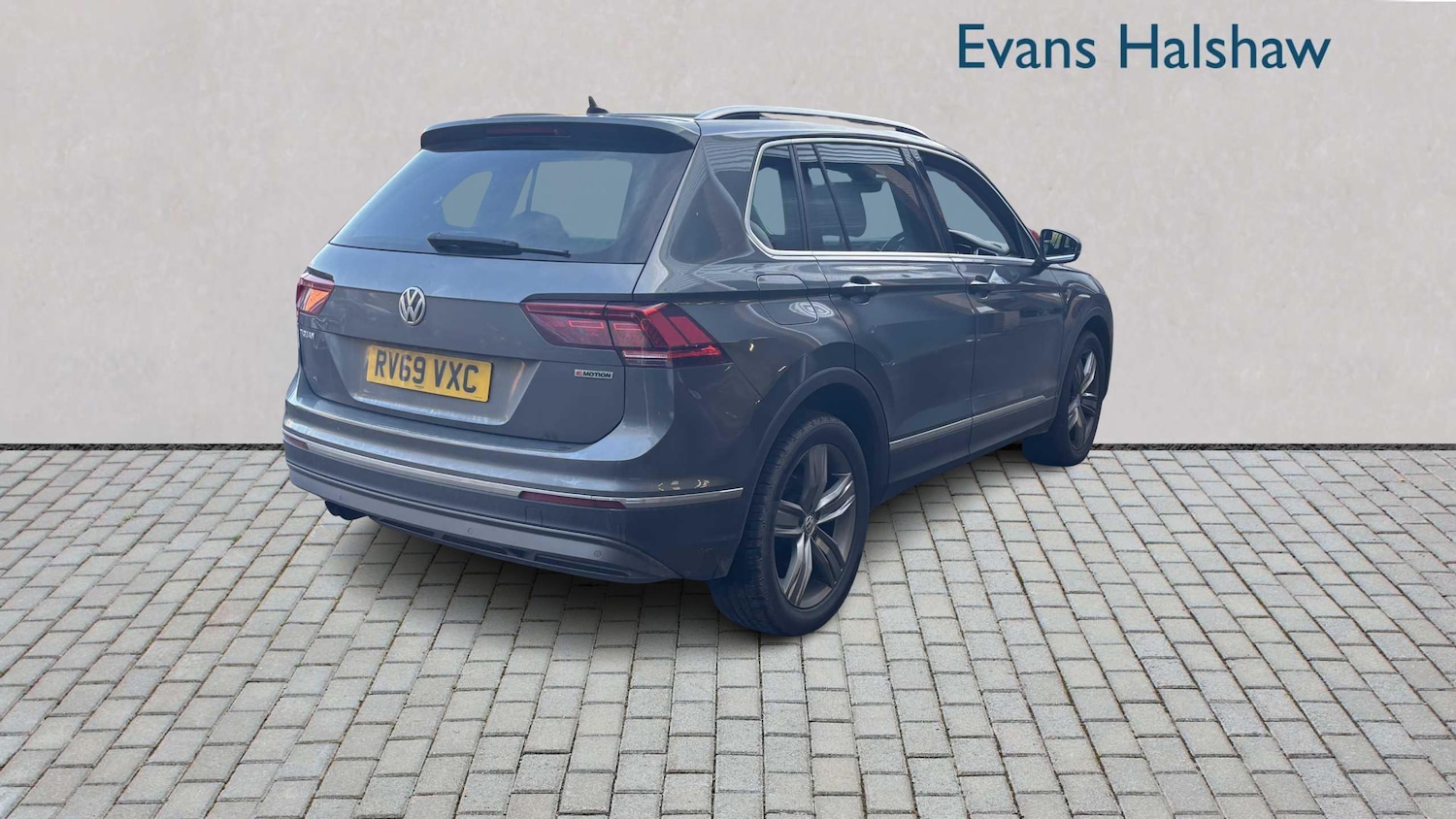 Used Volkswagen Tiguan for sale - 77860644: Photo 4