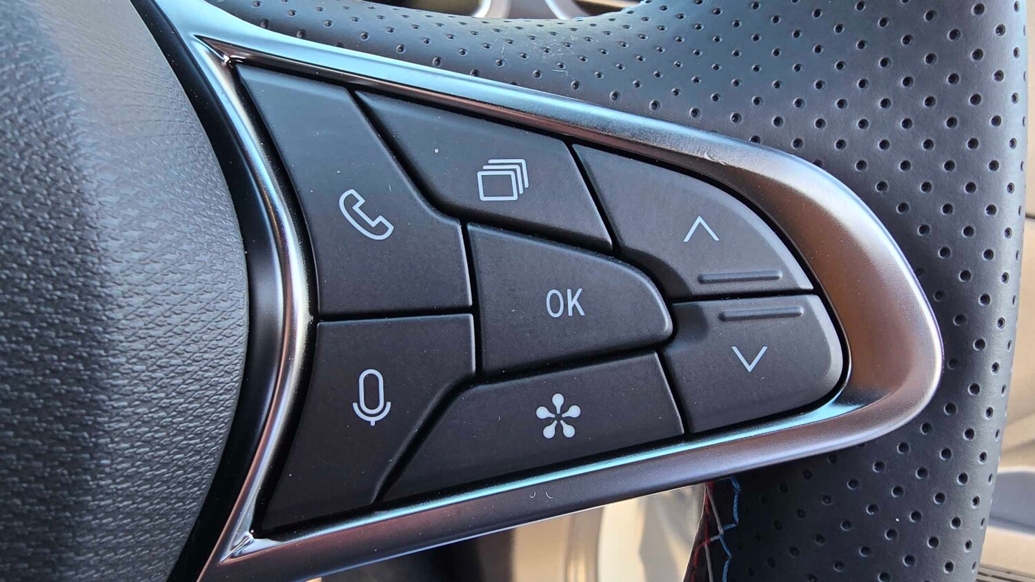 Used Renault Captur for sale - 77860744: Photo 16