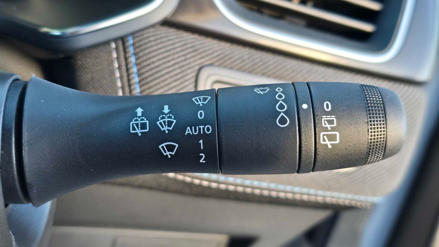 Used Renault Captur for sale - 77860744: Photo 18