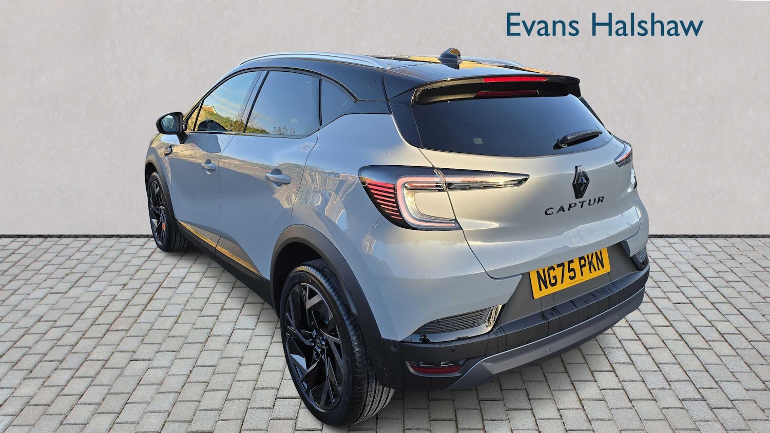 Used Renault Captur for sale - 77860744: Photo 5