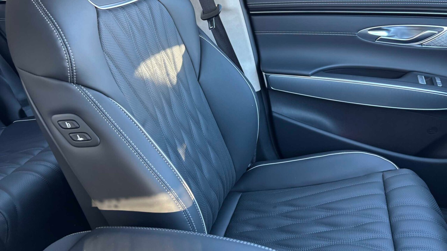 Used Genesis GV70 for sale - 77858229: Photo 17