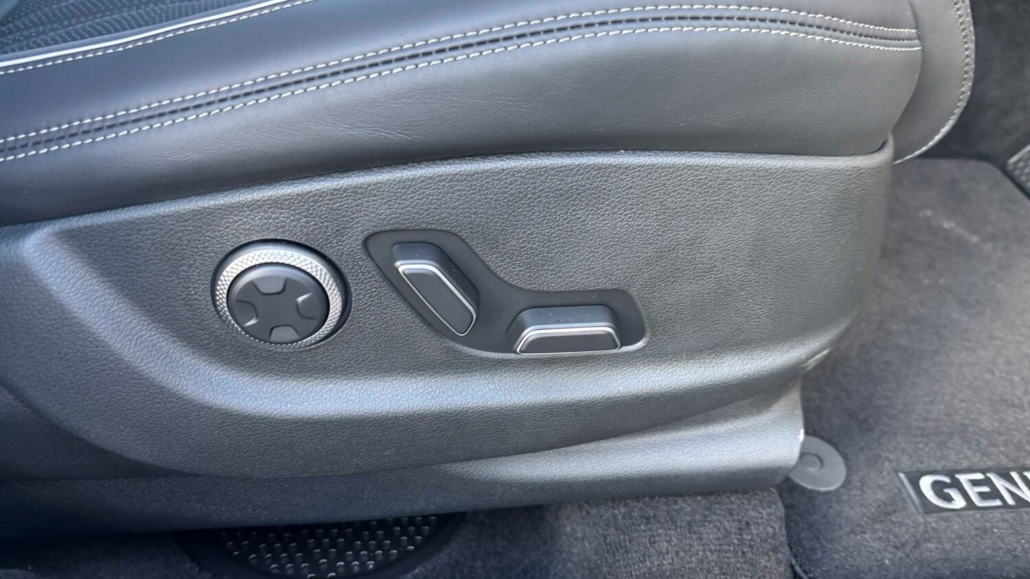 Used Genesis GV70 for sale - 77858229: Photo 18