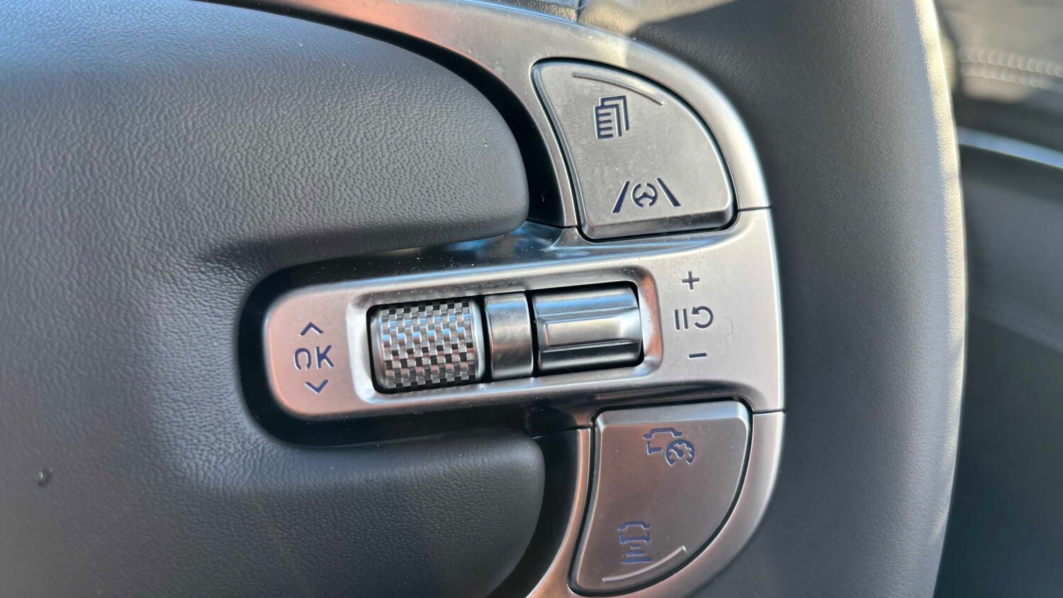 Used Genesis GV70 for sale - 77858229: Photo 8