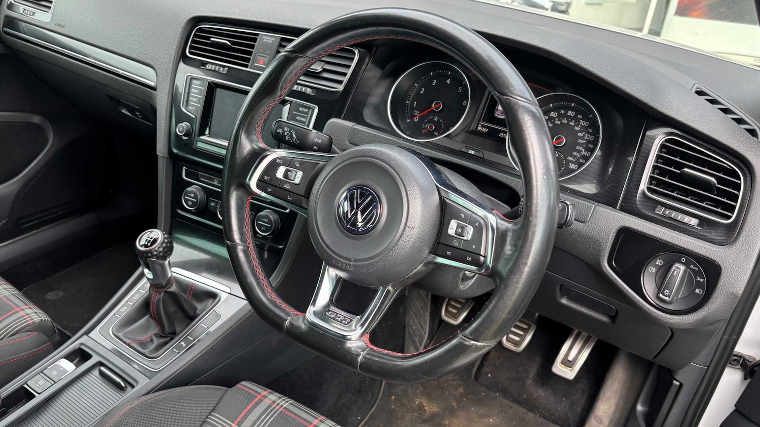 Used Volkswagen Golf 2013 for sale - 77979531: Photo 6