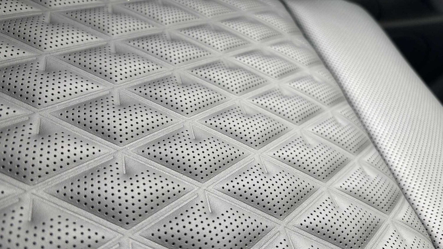 Used Genesis GV60 2025 for sale - 78187765: Photo 35