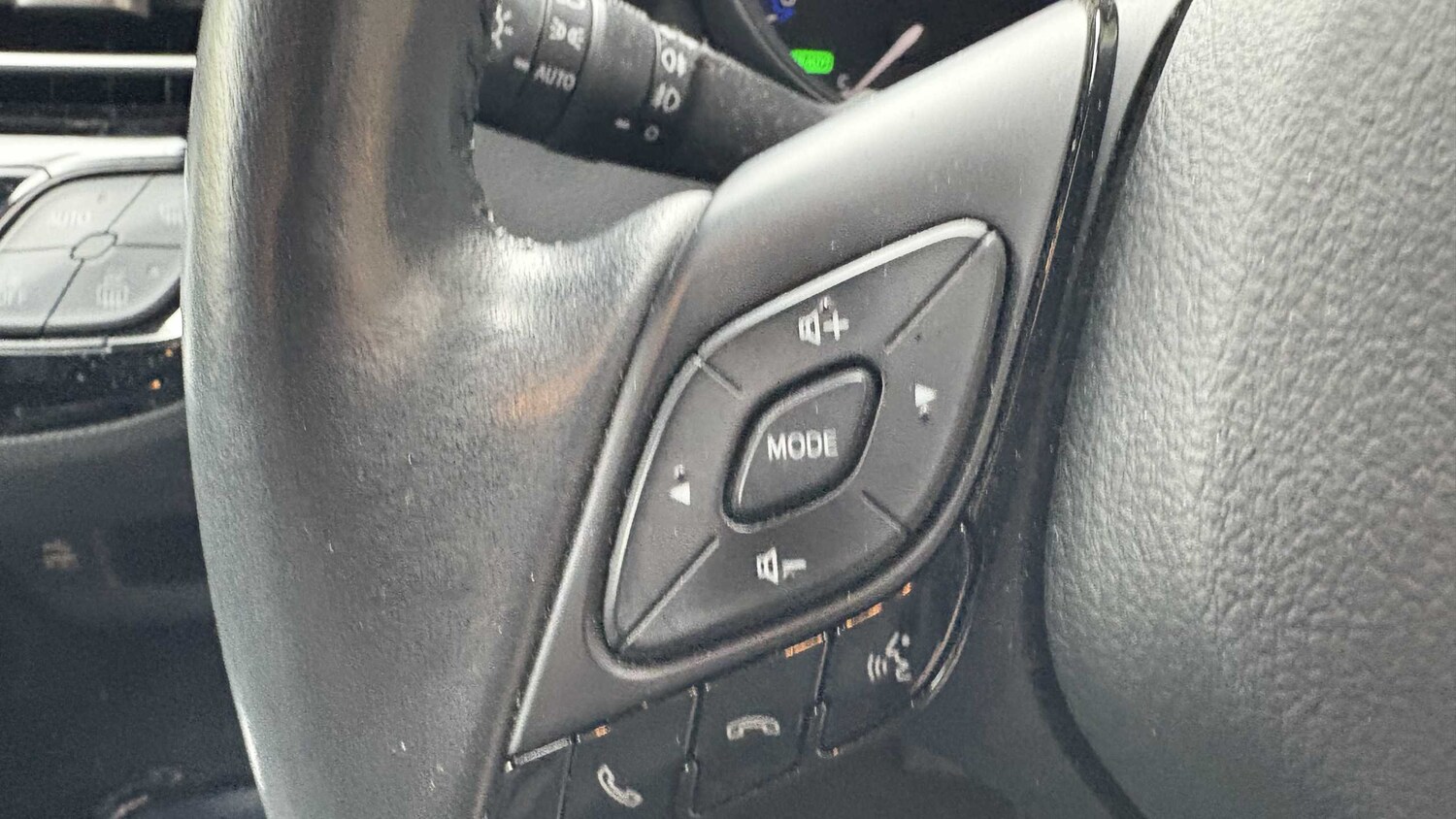 Used Toyota C-HR for sale - 77861860: Photo 19