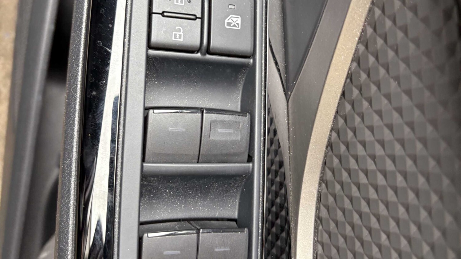 Used Toyota C-HR for sale - 77861860: Photo 28