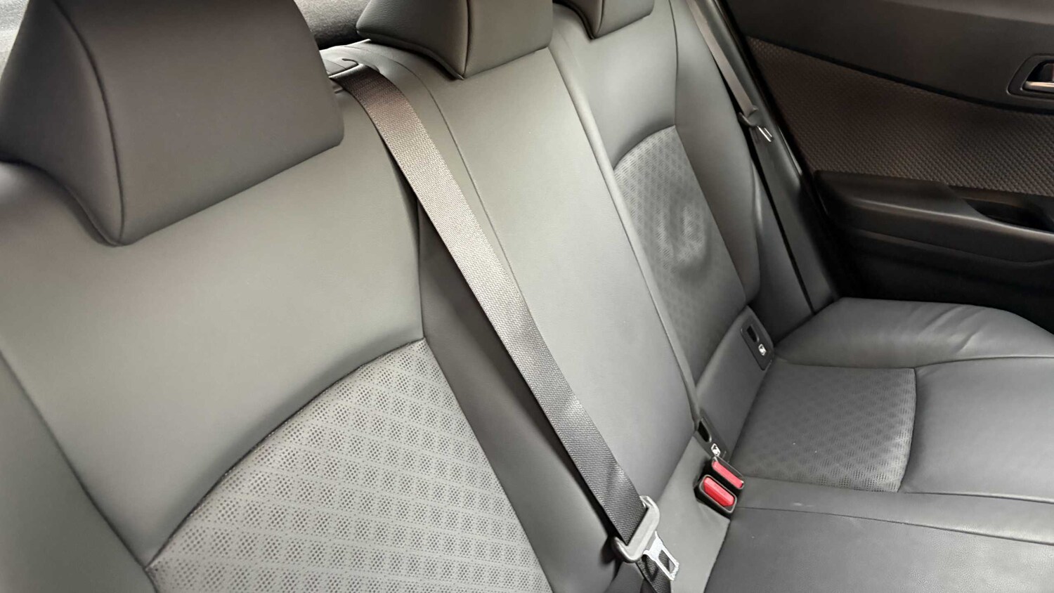 Used Toyota C-HR for sale - 77861860: Photo 29