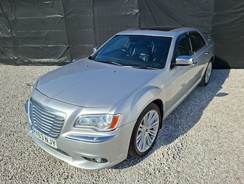 Used Chrysler 300C 2013 for sale - 79511115: Photo