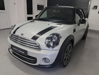 Used MINI Convertible 2011 for sale - 79487829: Photo